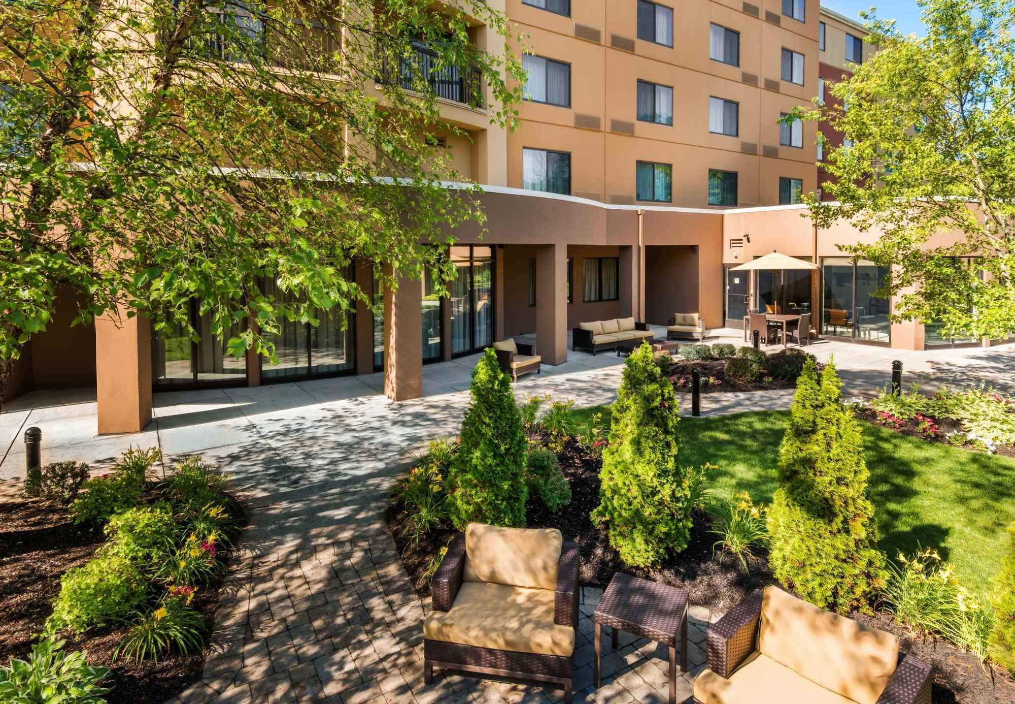 Отель Courtyard By Marriott Providence Линкольн Экстерьер фото