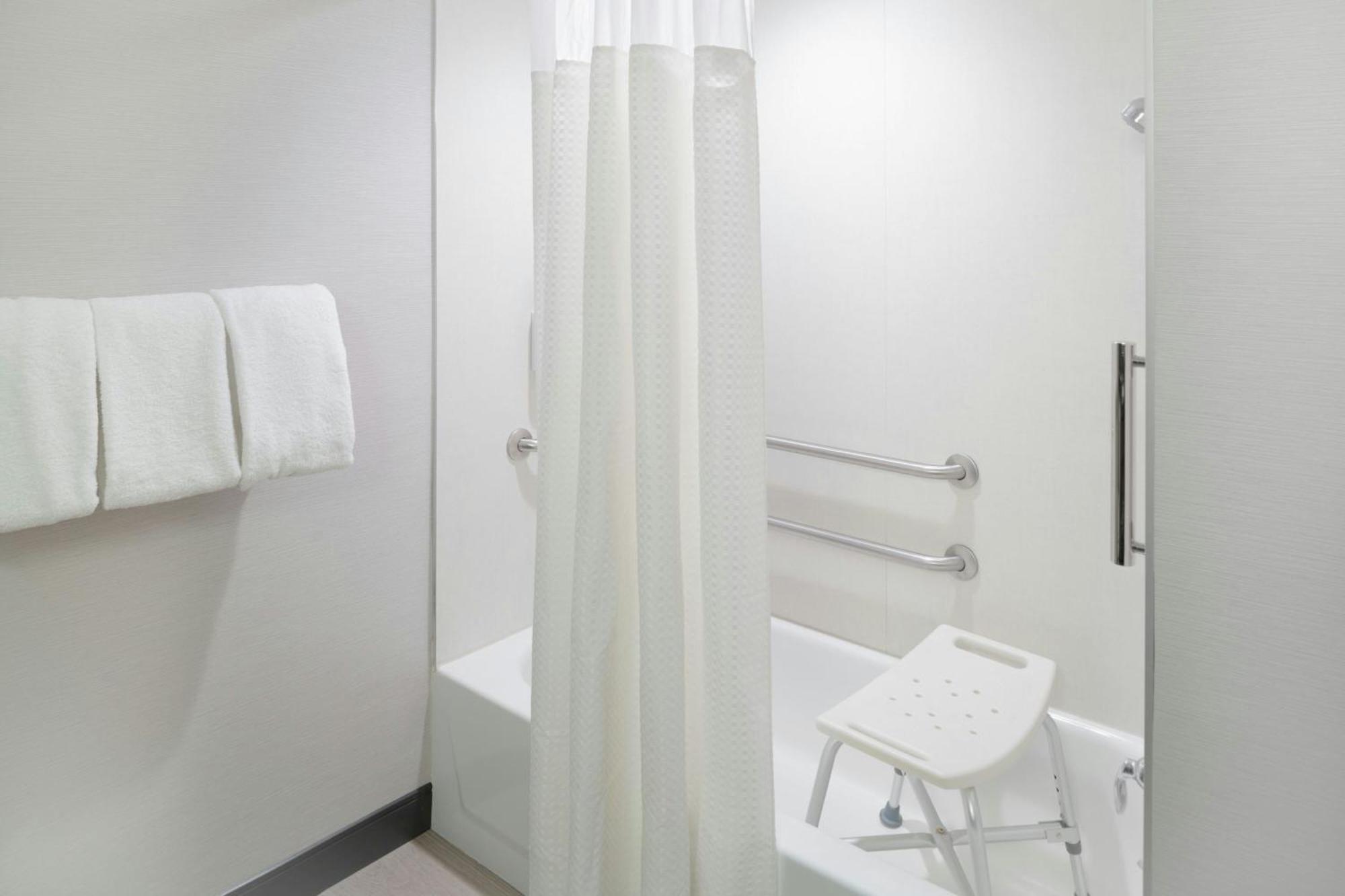 Отель Courtyard By Marriott Providence Линкольн Экстерьер фото