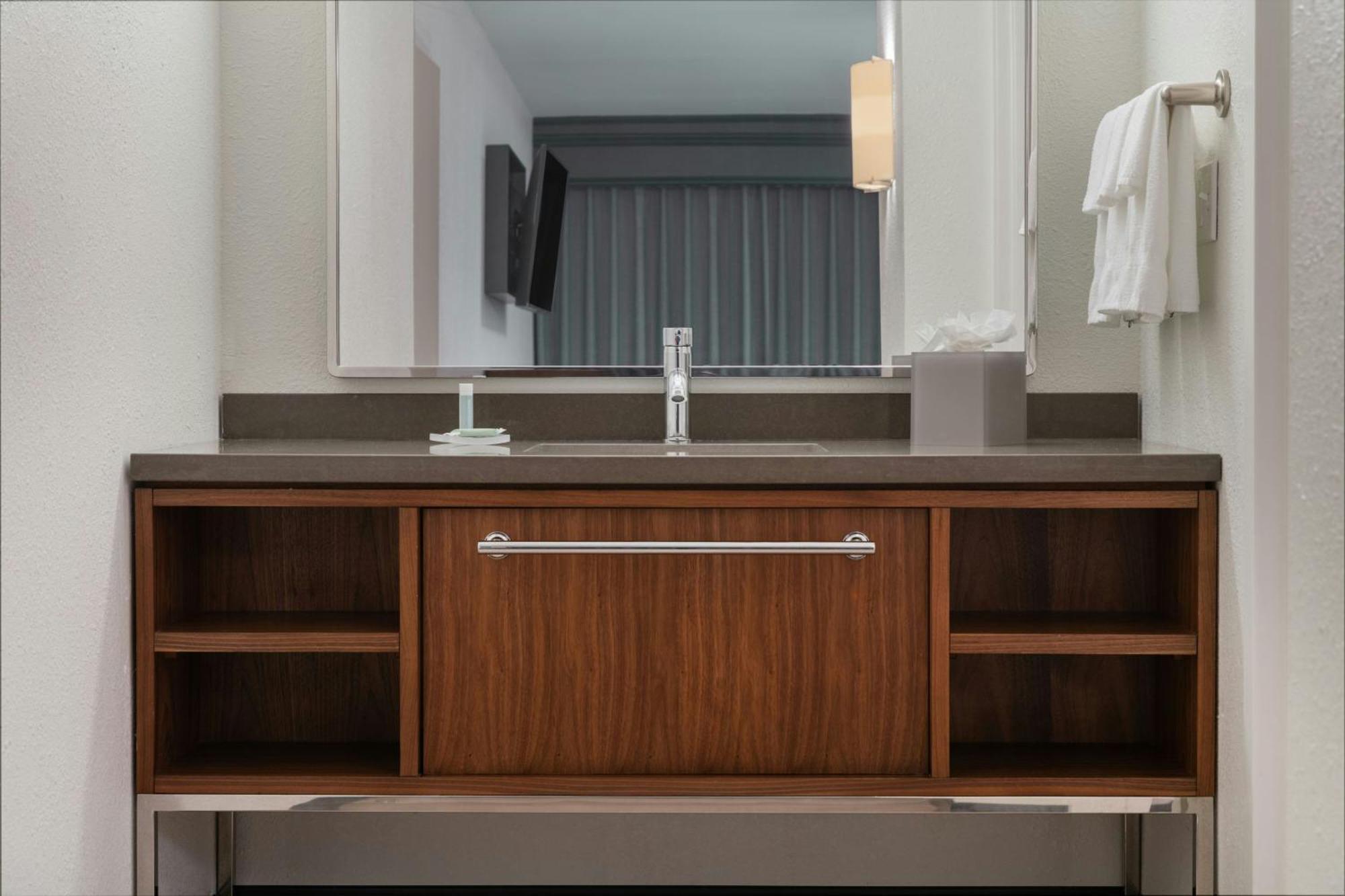 Отель Courtyard By Marriott Providence Линкольн Экстерьер фото