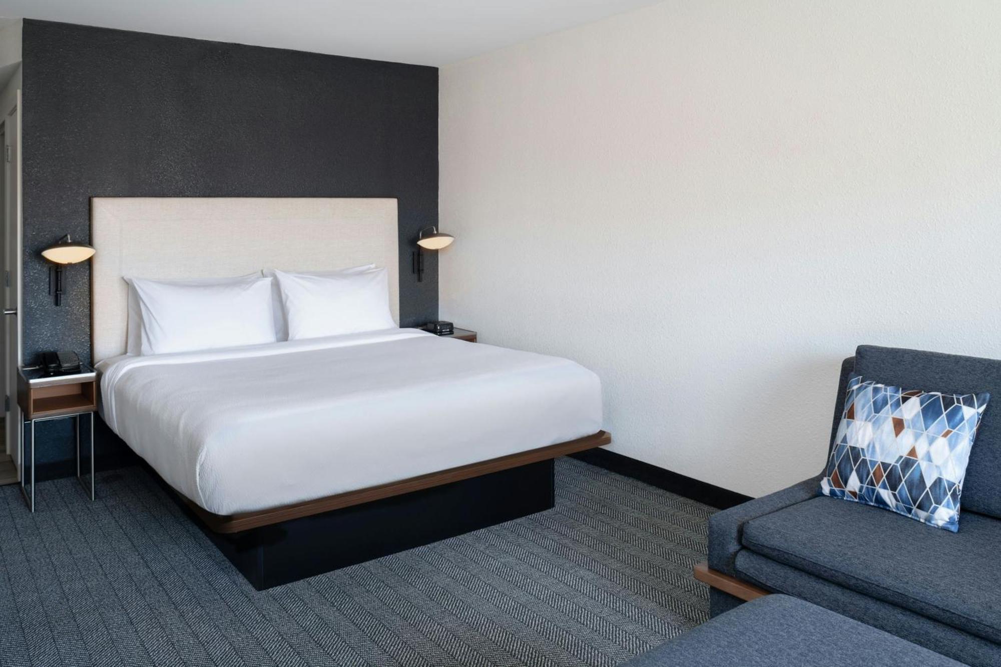 Отель Courtyard By Marriott Providence Линкольн Экстерьер фото